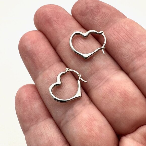 Womens Earrings 10K White Gold Heart 1/2 Inch Hoops Pierced - Picture 5 of 5